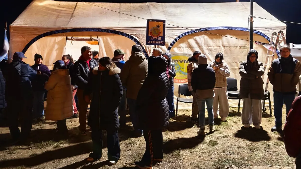 Dina Huapi rindió homenaje a los Veteranos y Caídos en Malvinas en una emotiva vigilia comunitaria