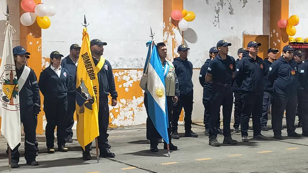 85° Aniversario de Bomberos Voluntarios Bariloche: el Radio Club acompañó el acto conmemorativo